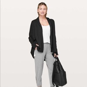 NEW Lululemon Back In Action Wrap Black 8